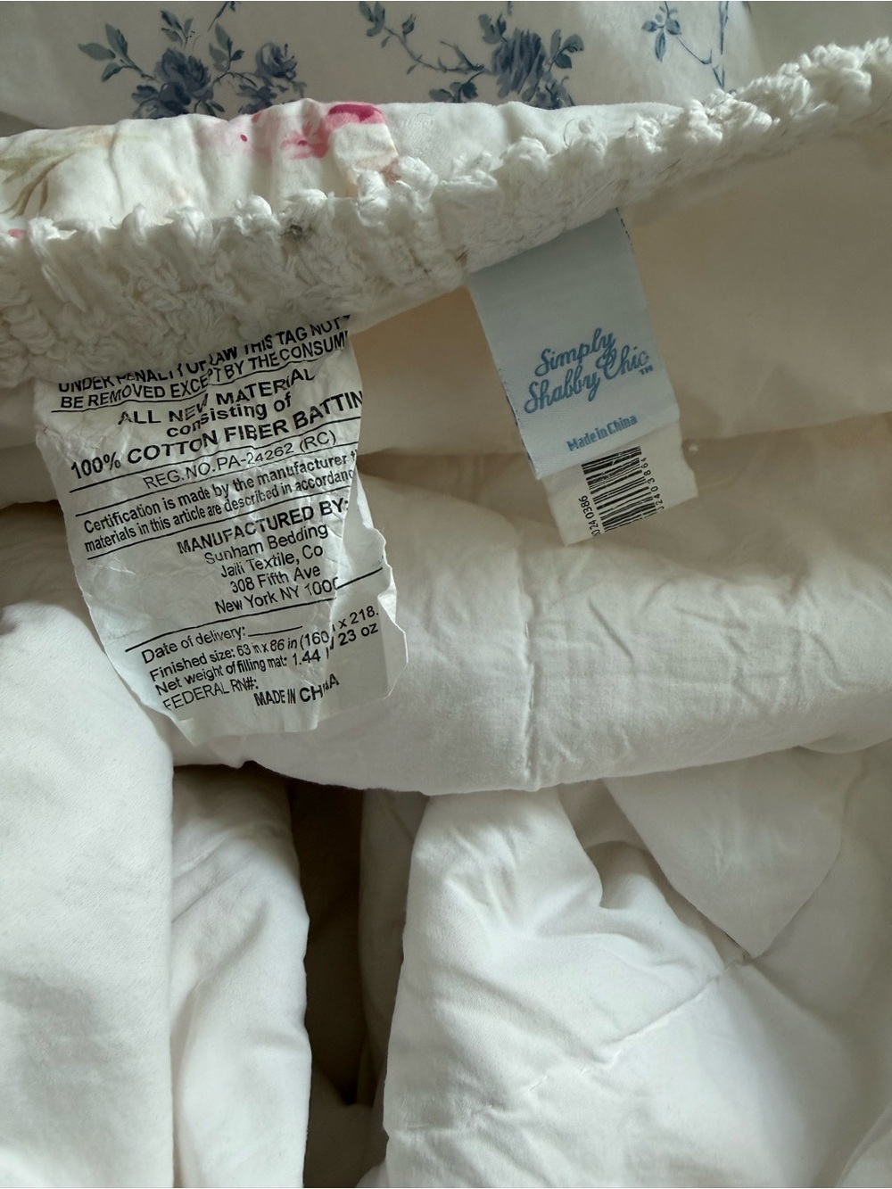 Shabby chic comforter twin (minor flaw) - Picture 5 of 7